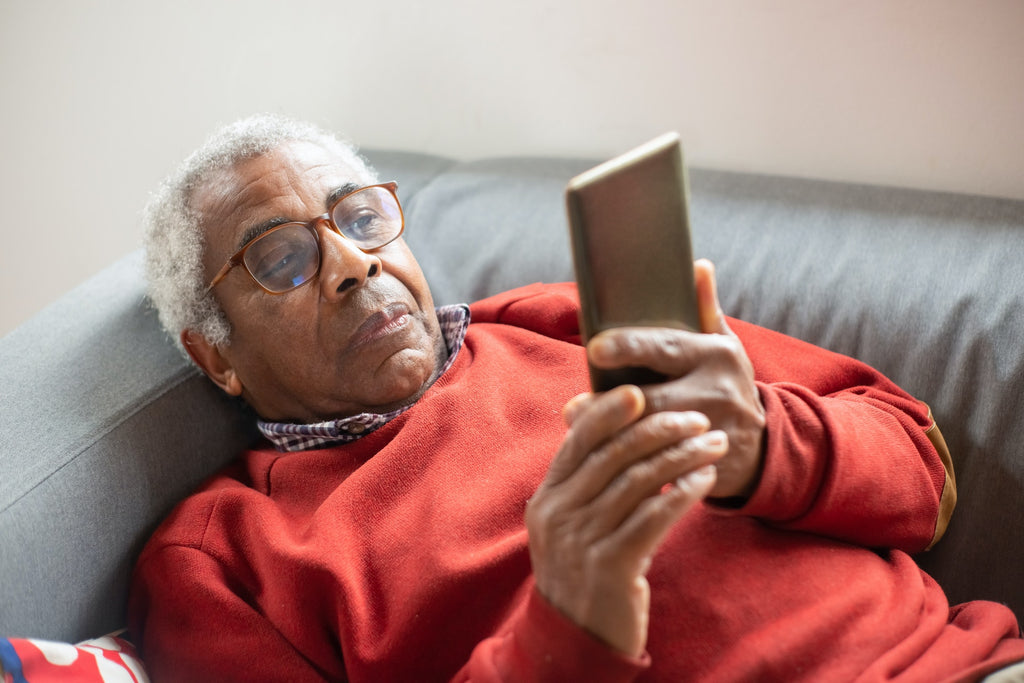 4 Eye Health Tips for Techy Seniors